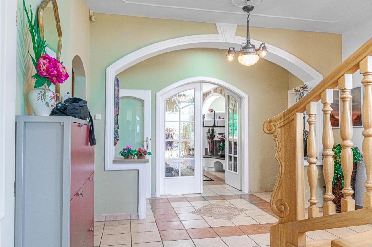Exquisite Shared Villa - Your Private Room In This Beautiful Home Wenen Buitenkant foto