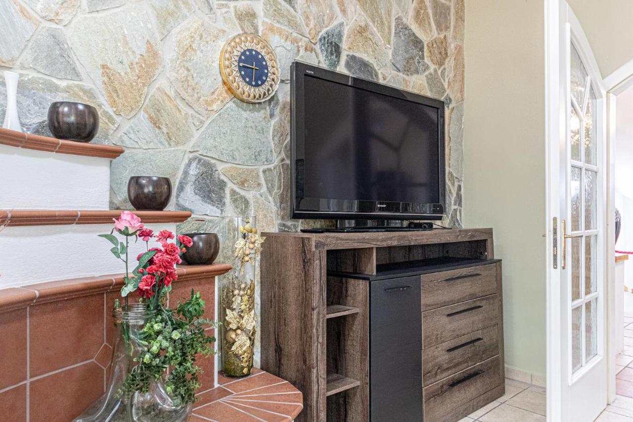 Exquisite Shared Villa - Your Private Room In This Beautiful Home Wenen Buitenkant foto