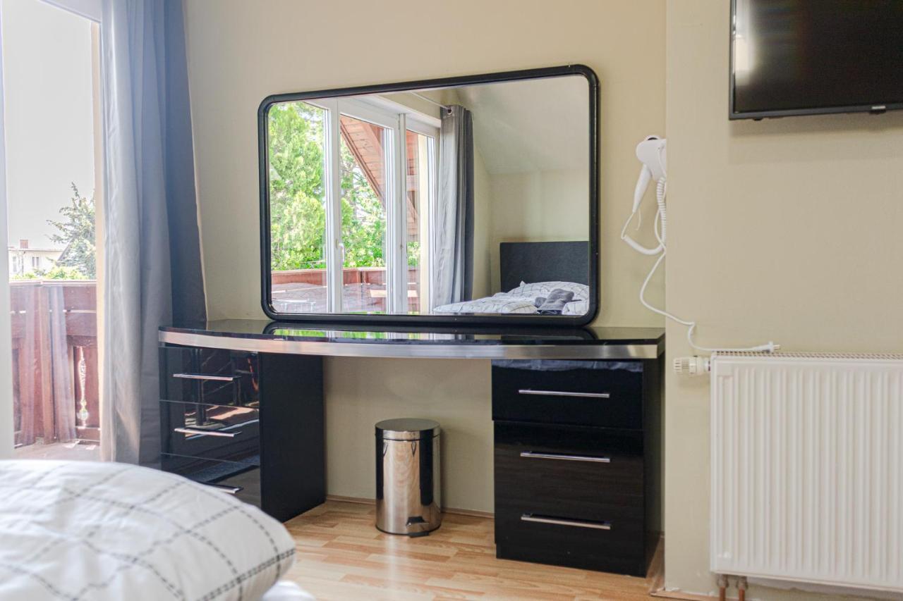 Exquisite Shared Villa - Your Private Room In This Beautiful Home Wenen Buitenkant foto