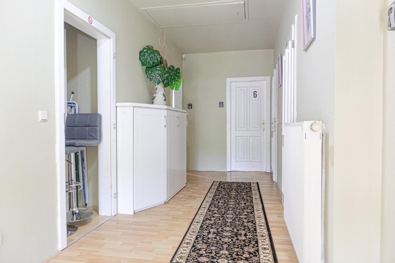 Exquisite Shared Villa - Your Private Room In This Beautiful Home Wenen Buitenkant foto