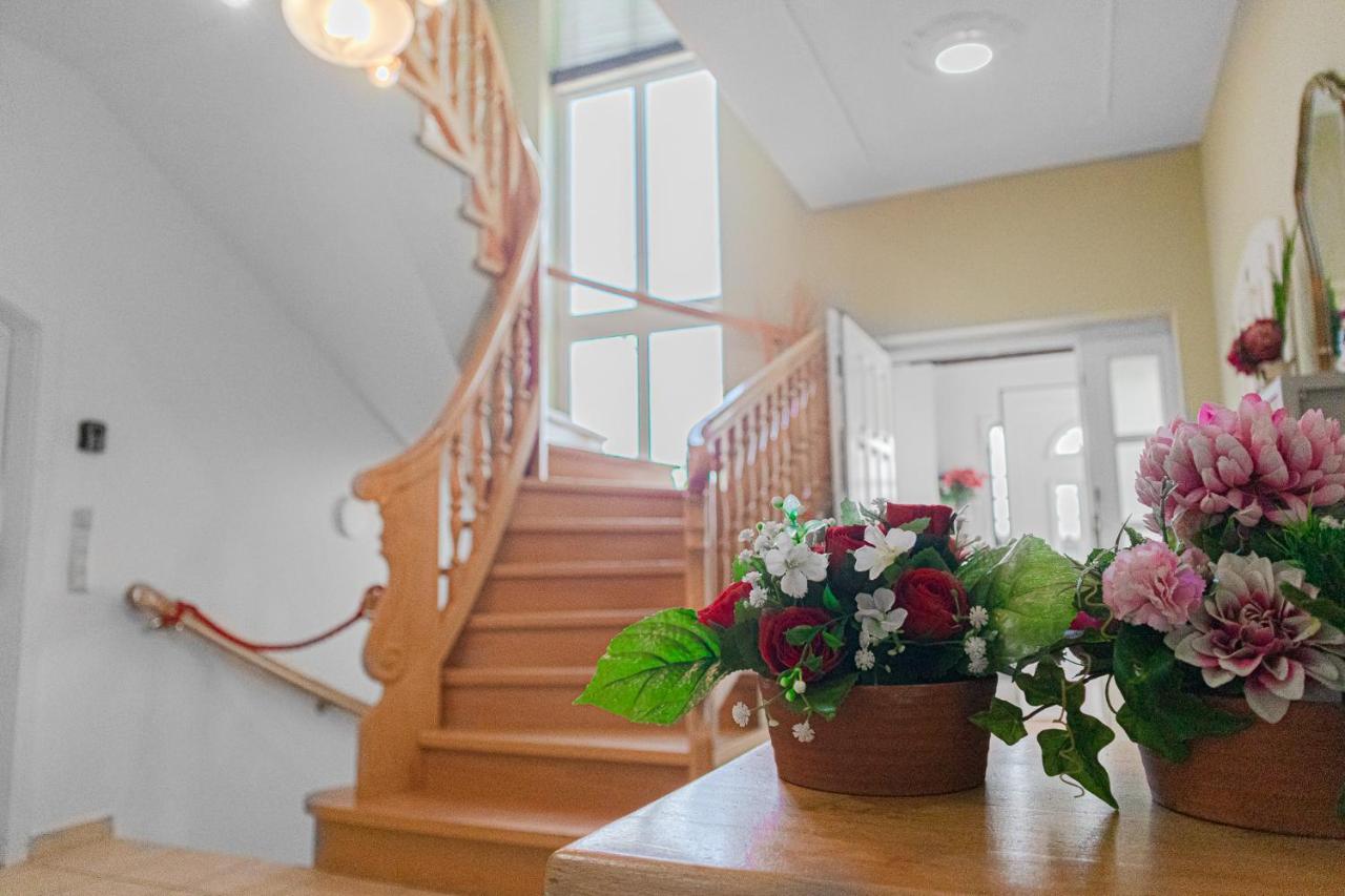 Exquisite Shared Villa - Your Private Room In This Beautiful Home Wenen Buitenkant foto