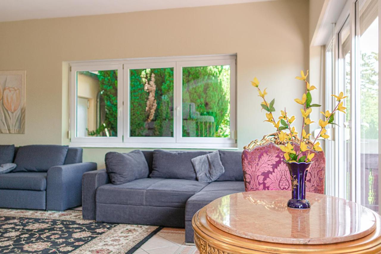 Exquisite Shared Villa - Your Private Room In This Beautiful Home Wenen Buitenkant foto