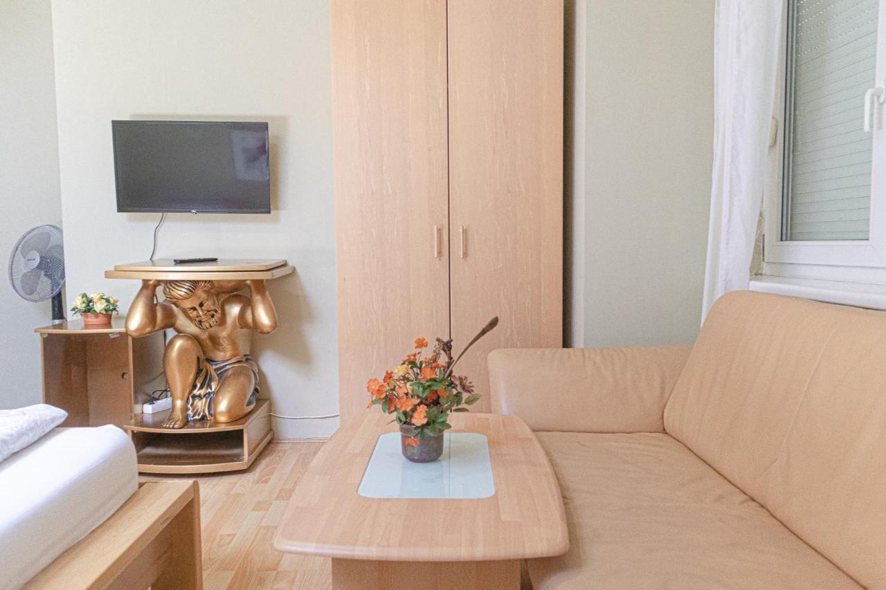 Exquisite Shared Villa - Your Private Room In This Beautiful Home Wenen Buitenkant foto