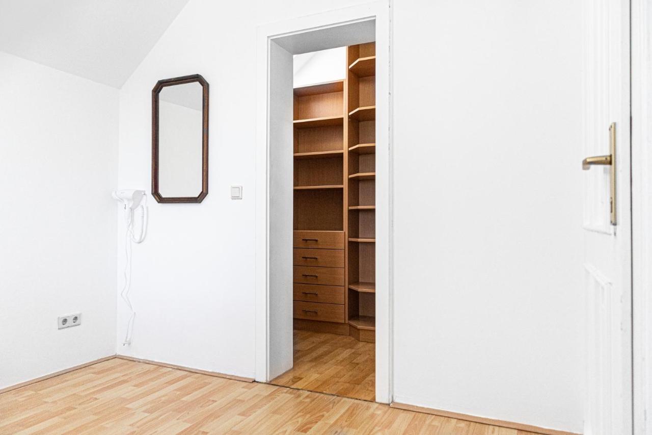 Exquisite Shared Villa - Your Private Room In This Beautiful Home Wenen Buitenkant foto