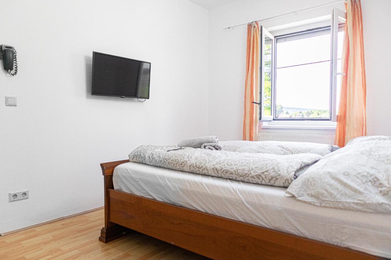 Exquisite Shared Villa - Your Private Room In This Beautiful Home Wenen Buitenkant foto