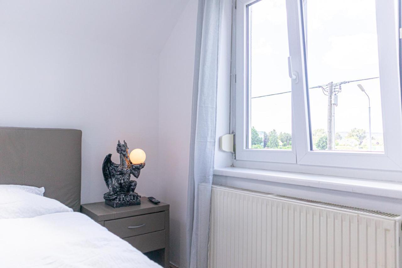 Exquisite Shared Villa - Your Private Room In This Beautiful Home Wenen Buitenkant foto