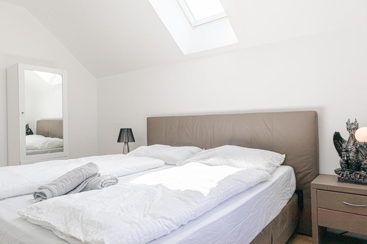 Exquisite Shared Villa - Your Private Room In This Beautiful Home Wenen Buitenkant foto