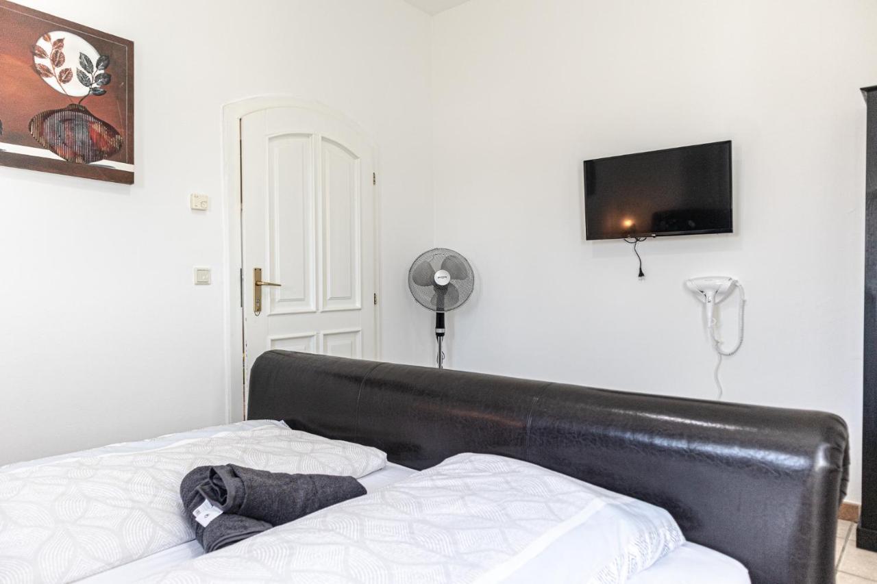 Exquisite Shared Villa - Your Private Room In This Beautiful Home Wenen Buitenkant foto